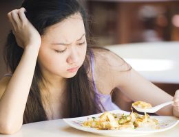Here's How To Manage Your Eating Problems After Chemo. Photo by Mom Junction